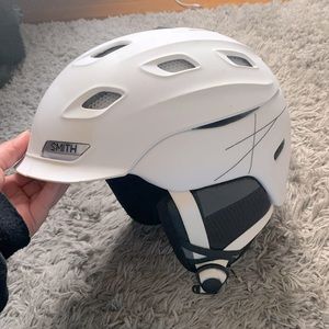 Women’s ski/Snowboard helmet